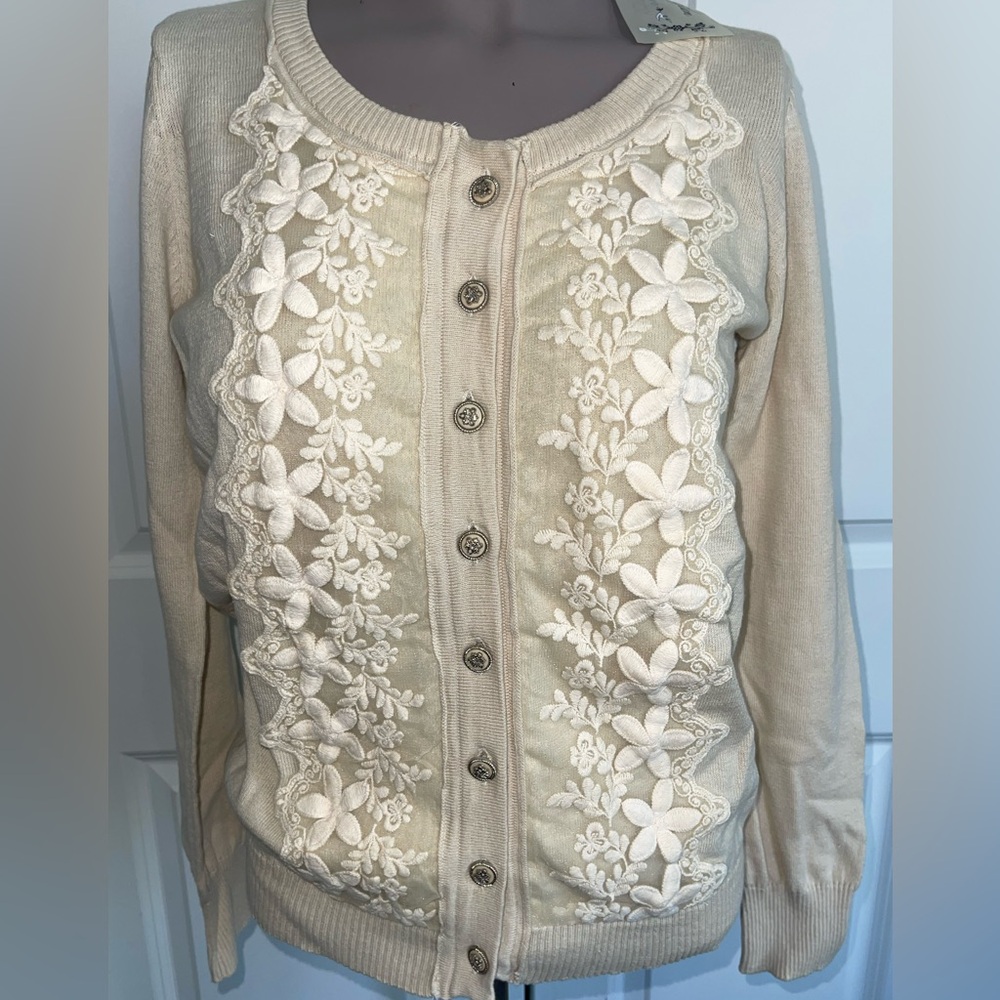 Vintage Glam Beige Women’s Cardigan Sweater Beautiful Embroidery Size Small NWT